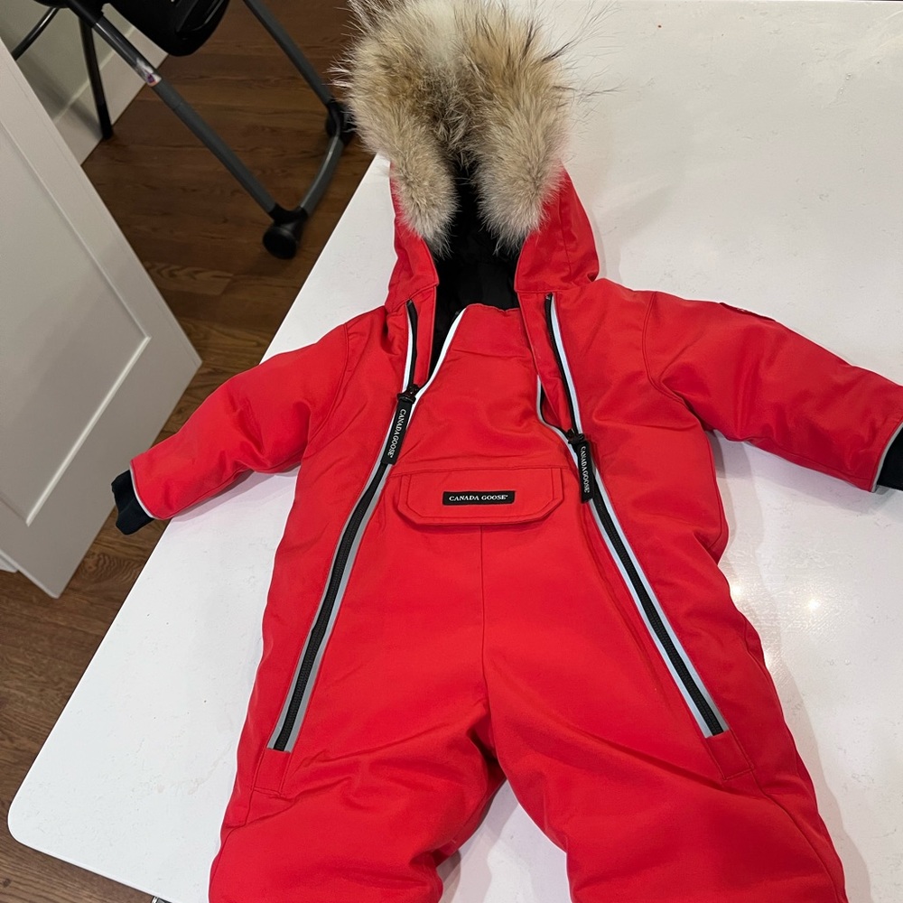 Canada Goose fur hood bunting snowsuit size 3-6 month